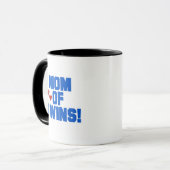 Mug Maman de maillots et cadeaux Twins-Blue Text (Devant gauche)