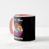 Mug Mamasaurus Dinosaur drôle sur le coucher du soleil (Devant gauche)