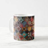 Mug Mandala à fleurs ethniques sans couture motif. M c (Devant gauche)