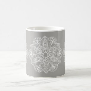 Mug Mandala blanc exotique sur Arrière - plan gris