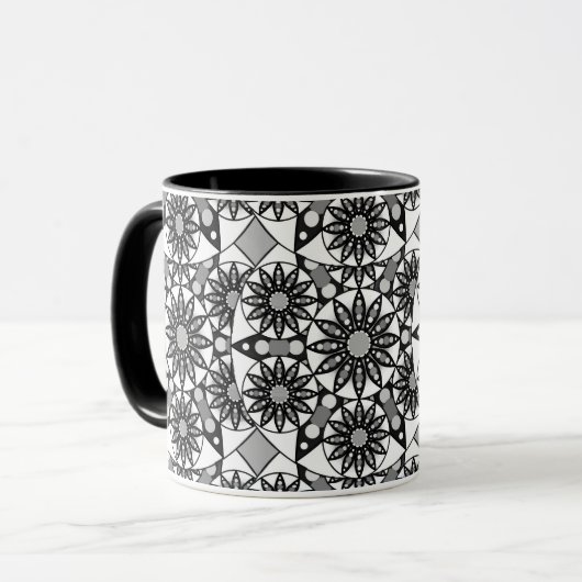 Mug Mandala motif, noir, blanc et gris (Devant gauche)