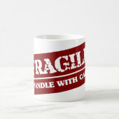 Mug Manipulez avec soin (Centre)