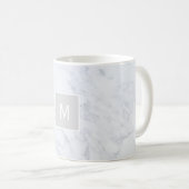 Mug Marbre blanc moderne chic Monogramme personnalisé (Devant droit)