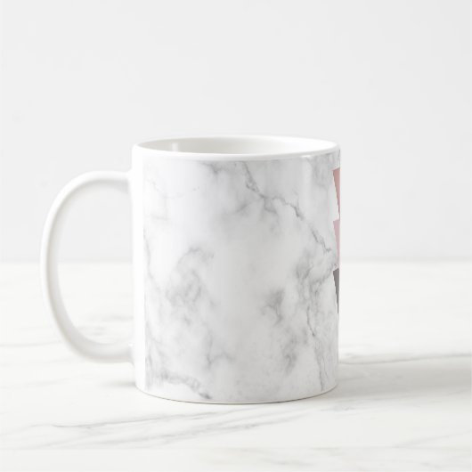 Mug marbre gris de blanc de triangles de rose rose (Gauche)
