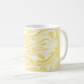 Mug Marbre jaune élégant : Texture dessinée à la main (Devant droit)