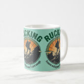 Mug Marcher avec un sac à dos parce que marcher n'étai (Devant droit)