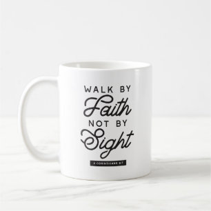 Mug "Marcher par la foi" Bible Verse Typographie Desig