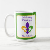 Mug Mardi Gras NOM Vert Or Violet Fleur de Lis (Gauche)