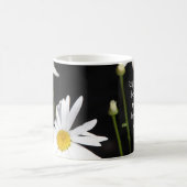 Mug Marguerite blanche sur le noir, l'espoir de vers (Centre)