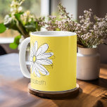 Mug Marguerite lunaire jaune et blanc avec texte perso<br><div class="desc">Un morceau d'art zen et fantaisiste,  hipster. Vous pouvez ajouter un nom,  un monogramme ou un autre texte personnalisé. Si vous avez besoin de déplacer l'art autour,  cliquez sur le bouton personnaliser pour apporter des modifications.</div>