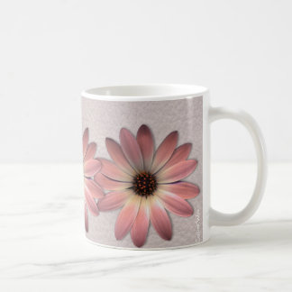 Mug Marguerite Rose - Image de fond à texture en cuir 