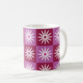Mug Marguerites blanches à carreaux sur des damiers ro (Devant droit)