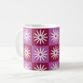 Mug Marguerites blanches à carreaux sur des damiers ro (Devant gauche)