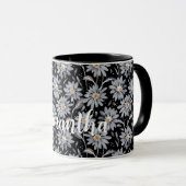 Mug Marguerites gris argent sur noir personnalisable (Devant droit)