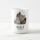 Mug Mariage Couple Ajouter Photo Vert Monogramme (Centre)