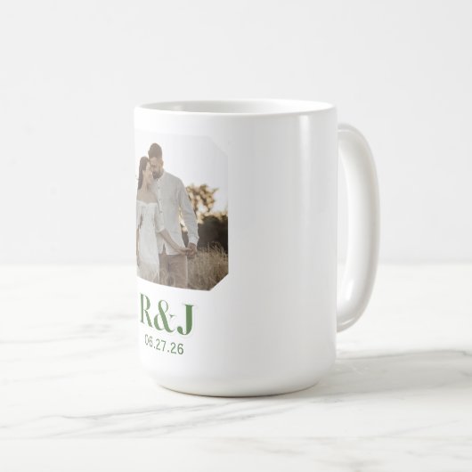 Mug Mariage Couple Ajouter Photo Vert Monogramme (Devant droit)