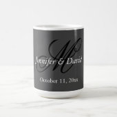 Mug Mariage de monogramme de calligraphie attirant (Centre)