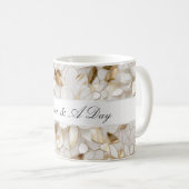Mug Mariage Fleurs de Lotus Blanches Luxe Or Chic (Devant droit)