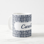 Mug Marine avec Motif de dentelle de Crochet blanc (Devant gauche)