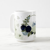 Mug marine & fleurs bleu poussiéreux verdure monogramm (Devant gauche)