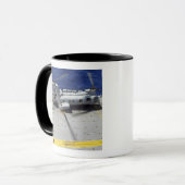 Mug Marines embarquent un hélicoptère CH-46E Sea Knigh (Devant gauche)