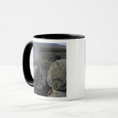 Mug Marines tire une mitrailleuse de calibre M2 50 (Devant gauche)