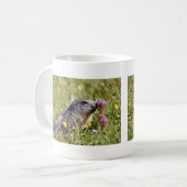 Mug Marmotte alpine près de la fleur (Devant gauche)