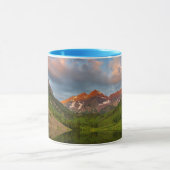 Mug Maroon Bells se reflètent dans le lac Maroon calme (Centre)