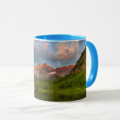Mug Maroon Bells se reflètent dans le lac Maroon calme (Devant droit)