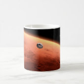 Mug Mars Science Laboratory approchant Mars. (Centre)