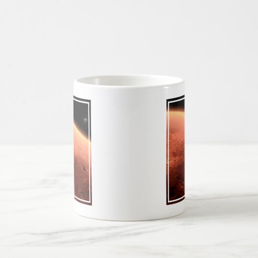 Mug Mars Science Laboratory approchant Mars. (Centre)