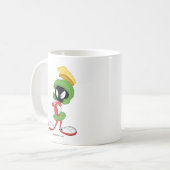 Mug MARVIN LE MARTIEN™ | Les bras croisés (Devant gauche)