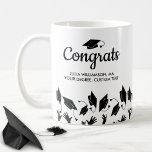 Mug Masters Degree MA MS Graduation Cadeaux Congrats G<br><div class="desc">Célébrez votre Maîtrise,  Doctorat ou Bachelor's grade avec cette magnifique tasse avec des capuchons de graduation jetés dans l'air et le texte de félicitations. Ajoutez le nom,  l'école,  le diplôme,  etc. La tasse à café parfaite à utiliser au travail,  à l'école ou à la maison.</div>