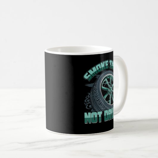 Mug Mécanicien Car Guy Fumer Pneus Pas Drogues (Devant droit)