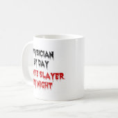 Mug Médecin par jour Zombie Slayer par nuit (Devant gauche)