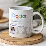 Mug Meilleur Docteur Recherche jamais avec photo et me<br><div class="desc">Cette tasse personnalisée "Recherche de médecin" est le cadeau parfait pour les professionnels de la santé qui méritent d'être reconnus pour leurs soins et leur expertise exceptionnels, et les diplômés des écoles de médecine. Conçu pour ressembler à une page de résultats de moteur de recherche, ce mug permet une personnalisation...</div>
