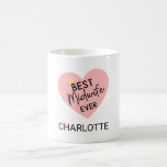 Mug "Meilleure sage-femme jamais"-Un cadeau sincère po<br><div class="desc">Fêtez l'incroyable sage-femme de votre vie avec cette tasse à café magnifiquement conçue et personnalisable. Doté d'un coeur rose doux et d'un message audacieux et stimulant "Meilleure sage-femme !", ce mug est parfait pour exprimer sa gratitude aux professionnels dévoués qui apportent une nouvelle vie dans le monde. Faites ce cadeau...</div>