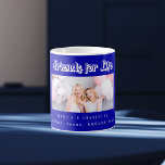 Mug Meilleurs amis photo bleu roi noms<br><div class="desc">Un arrière - plan de couleur bleu roi. Personnalisez et ajoutez votre propre photo, selfie de votre(vos) meilleur(s) ami(s) vos noms et lieu de l'événement. Le texte : Friends for Life est écrit avec un script de style moderne. Parfait comme cadeau pour vous-même ou comme cadeau d'anniversaire ou de Noël...</div>