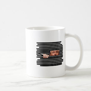 Mug Mème drôle de Trump regardant à travers les caviar