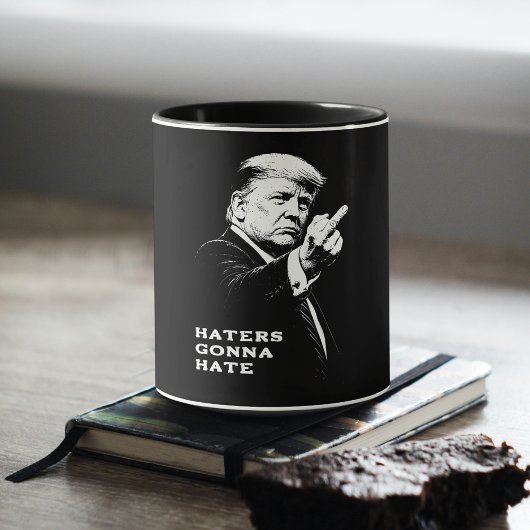 Mug Meme drôle du doigt d'honneur de Trump 2026