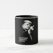 Mug Meme drôle du doigt d'honneur de Trump 2026 (Centre)