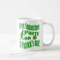 Même Squatches fête le jour de la Saint Patrick