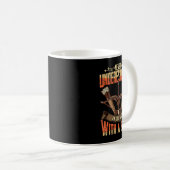 Mug Mens Bowhunter ne sous-estime jamais un vieil homm (Devant droit)