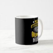 Mug Mens Dart Player Never Underestimate An Old Man Wh (Devant droit)