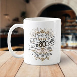 Mug Mens Funny Whiskey 80e anniversaire<br><div class="desc">Célébrez le grand 8-0 avec style et humour avec ce design d'anniversaire au whisky vintage d'inspiration étiquette. La typographie noir, or et blanc est ornée et élégante, lui conférant une atmosphère rétro vintage classique. Parfait pour l'homme (ou la femme !) dans votre vie qui aime leur scotch, les esprits, le...</div>