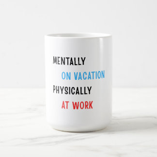 Mug Mentalement en vacances, physiquement au travail –