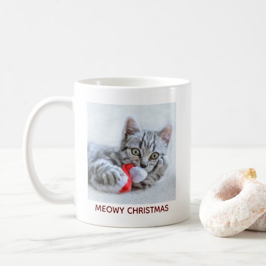 Mug Meowy Christmas Cute Grey Tabby Cat (Avec donut)