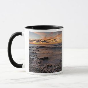 Mug Mer des Caraïbes, îles Caïmanes.  Ondes écrasantes