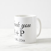 Mug Merci d'ajouter l'initiale du nom du couple texte (Devant droit)