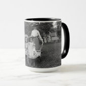 Mug Mère Filles 1890 Jardin de jardinage (Devant droit)